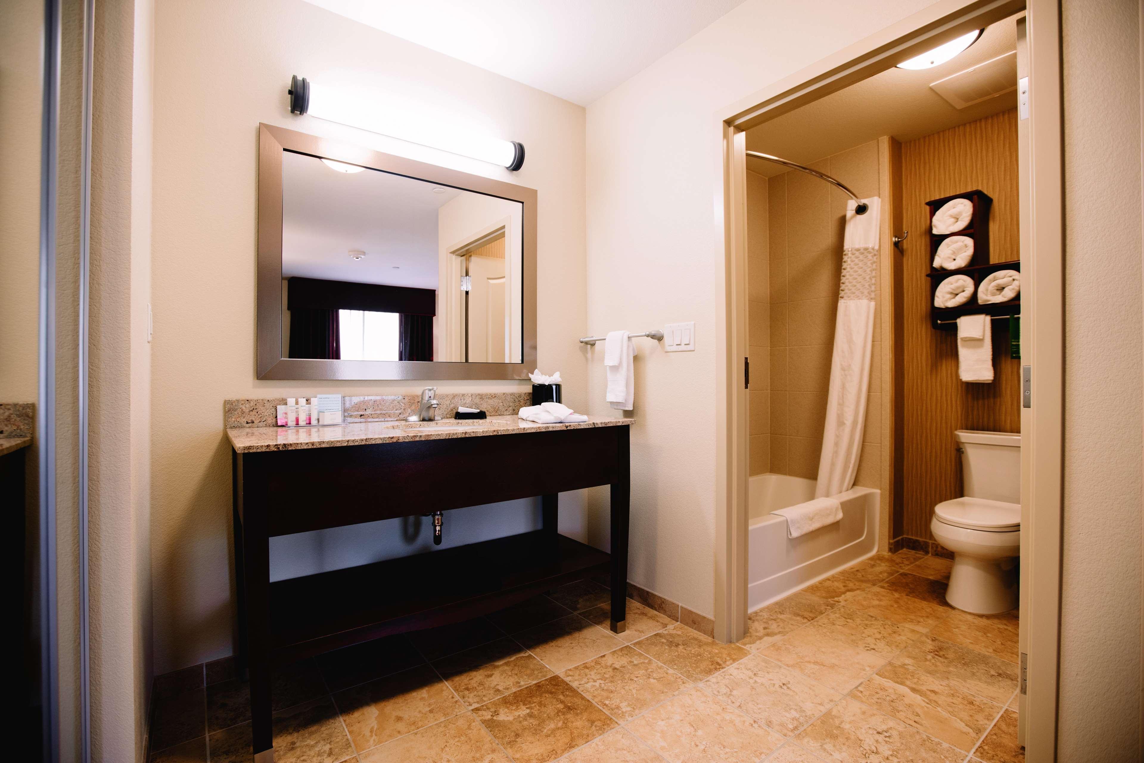 Hampton Inn & Suites Minot Esterno foto