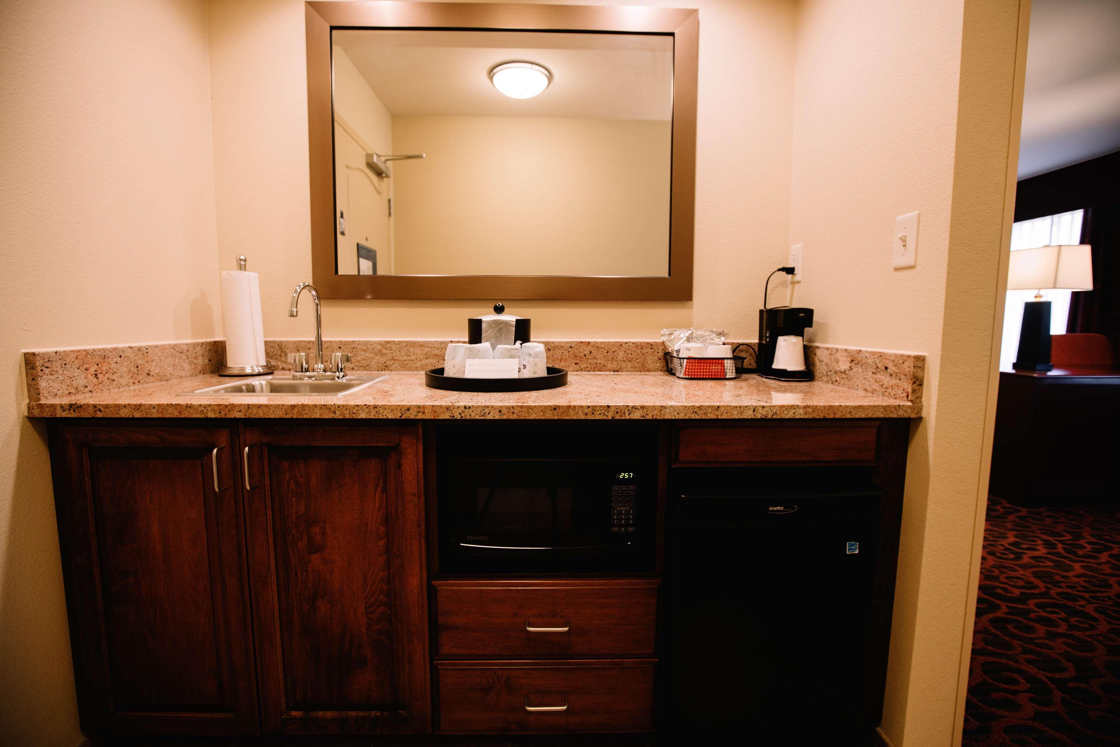 Hampton Inn & Suites Minot Esterno foto