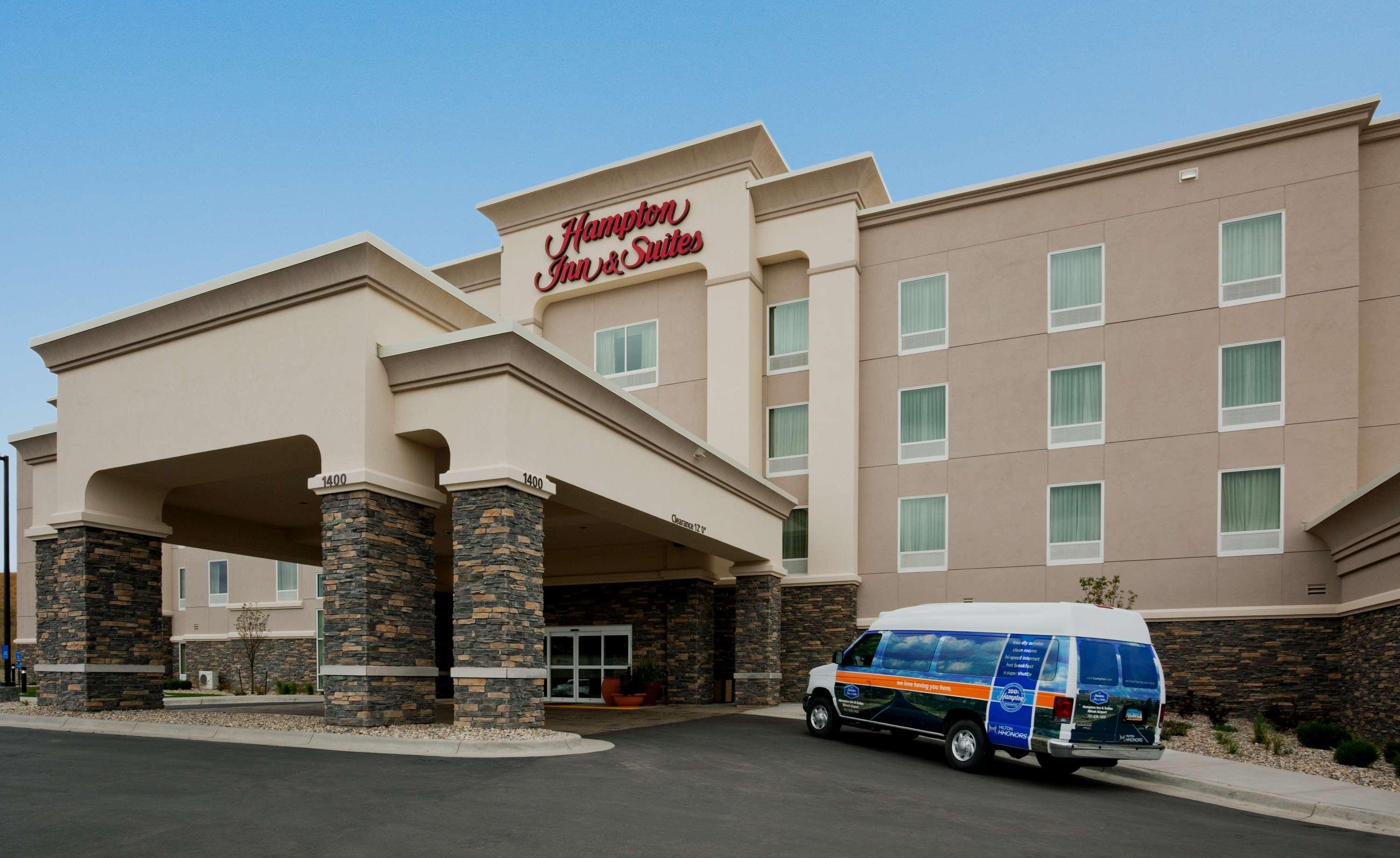 Hampton Inn & Suites Minot Esterno foto