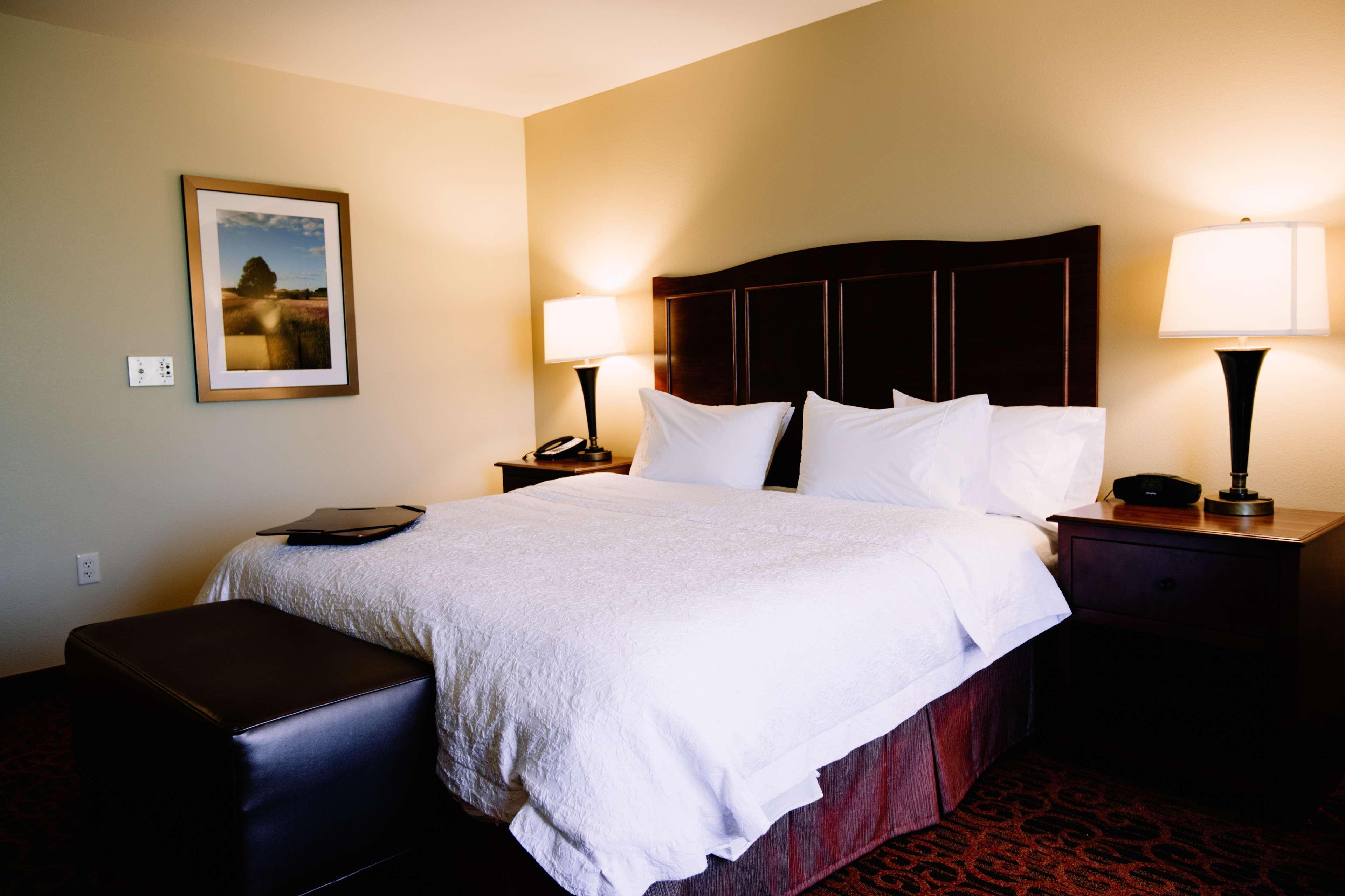 Hampton Inn & Suites Minot Esterno foto