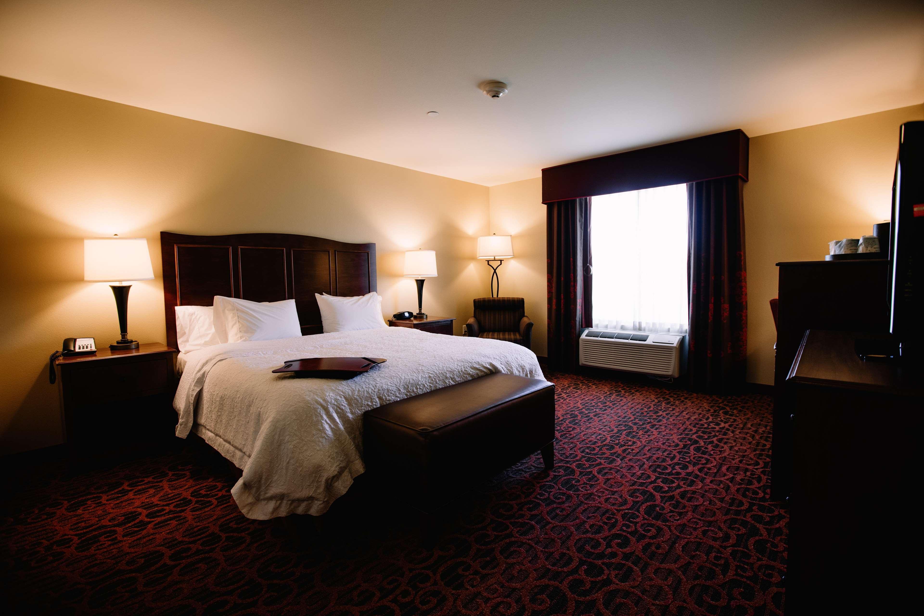 Hampton Inn & Suites Minot Esterno foto