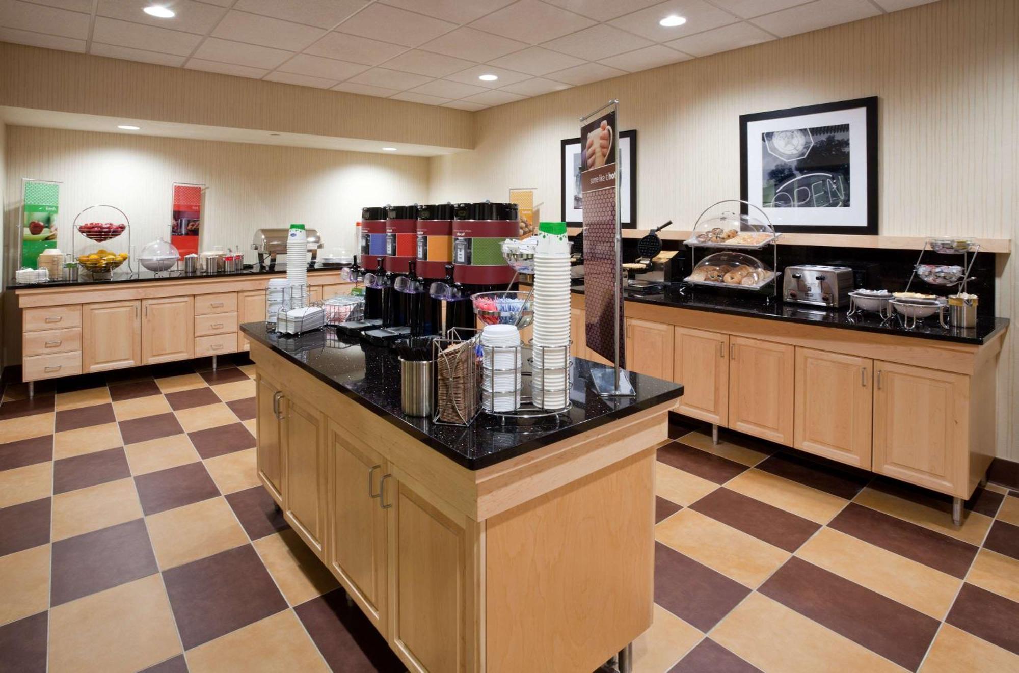 Hampton Inn & Suites Minot Esterno foto